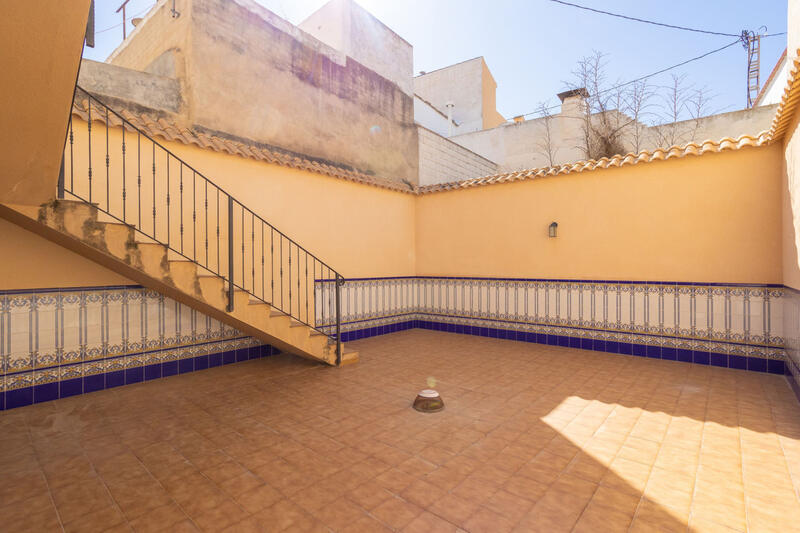 4 bedroom Townhouse for sale