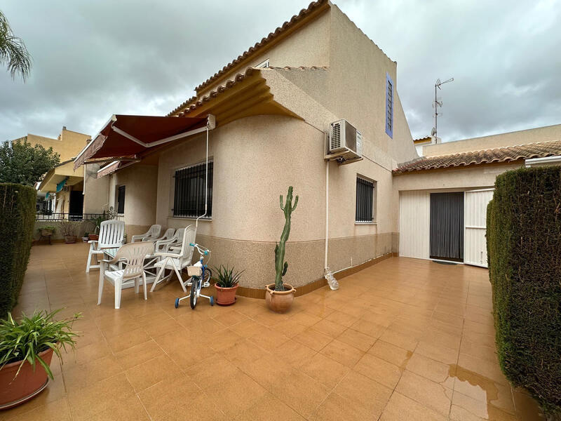 4 bedroom Townhouse for sale