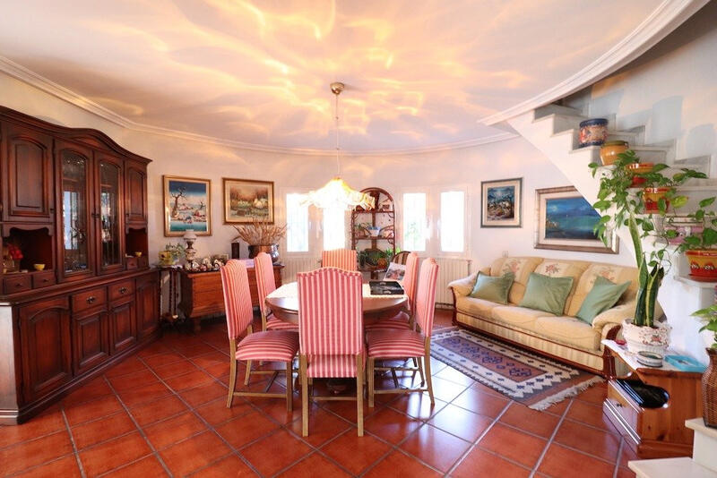 5 Schlafzimmer Villa zu verkaufen 5 Schlafzimmer Villa zu verkaufen