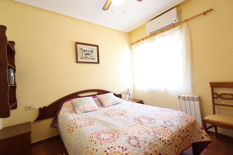 4 спальная комната вилла продается