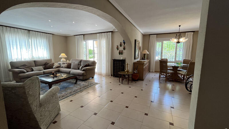 4 Schlafzimmer Villa zu verkaufen