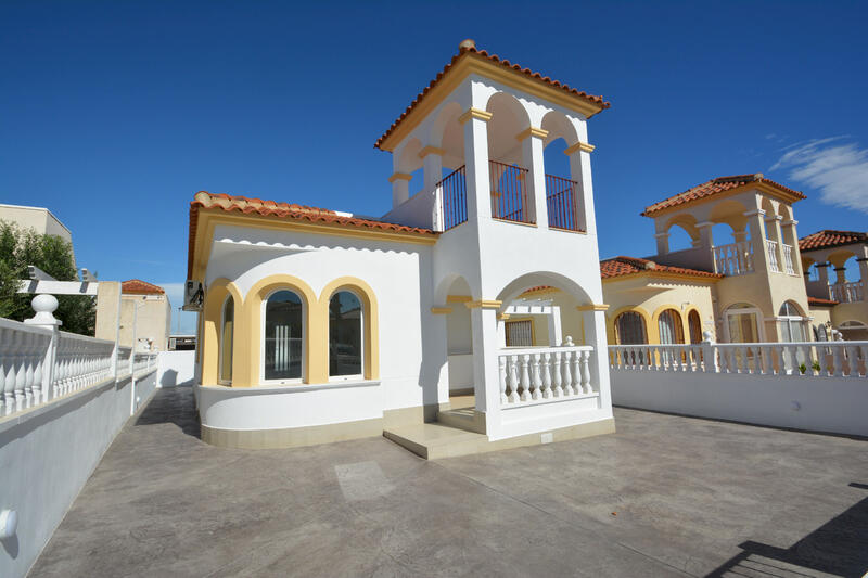 Villa en venta en Algorfa, Alicante