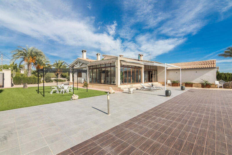 5 bedroom Villa for sale