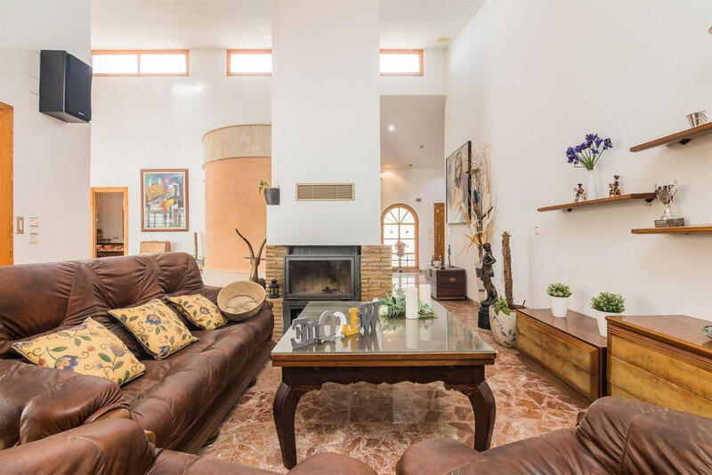 5 bedroom Villa for sale