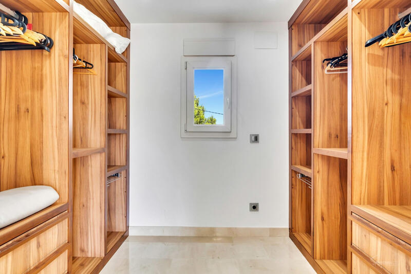 4 slaapkamer Villa Te koop