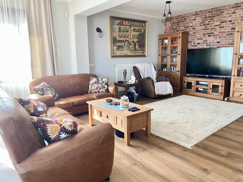 8 bedroom Villa for sale