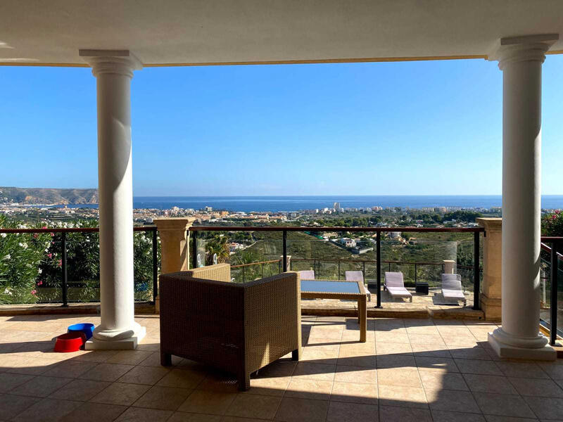 8 bedroom Villa for sale