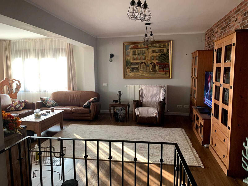 8 bedroom Villa for sale