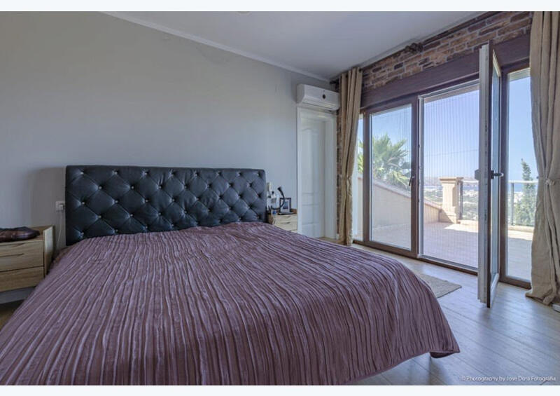 8 bedroom Villa for sale