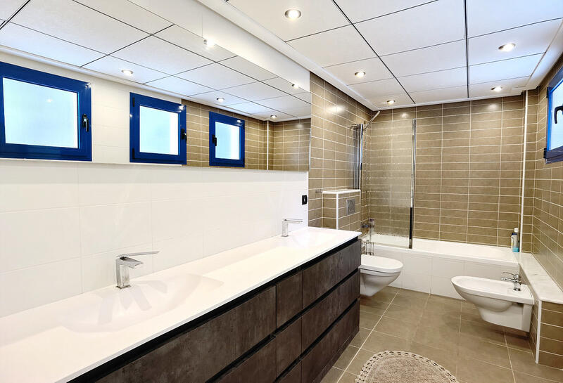 4 спальная комната вилла продается