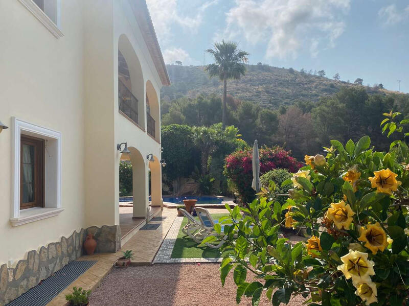 5 bedroom Villa for sale