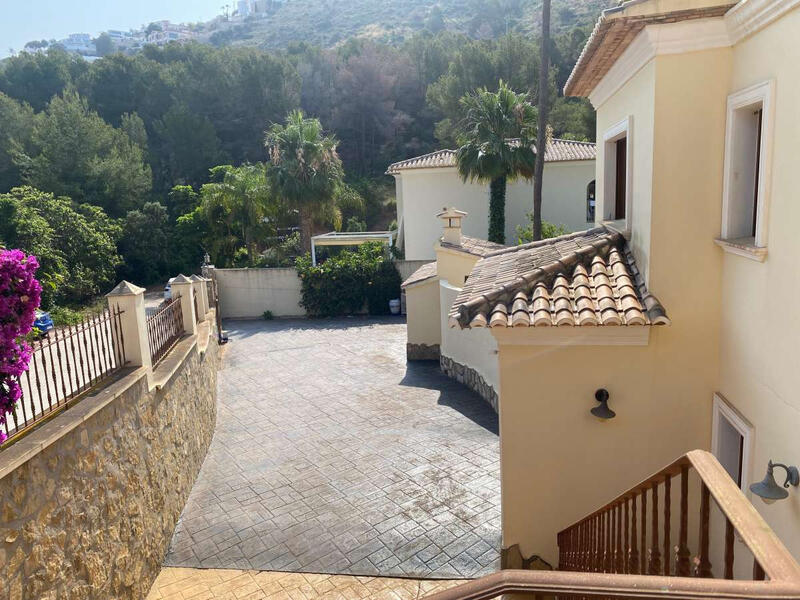 5 bedroom Villa for sale