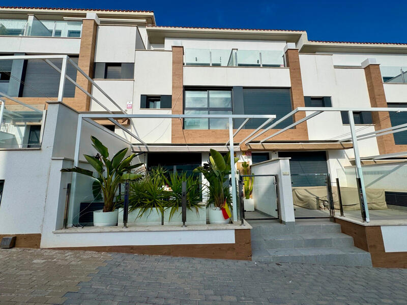 Villa en venta en Guardamar del Segura, Alicante Villa en venta en Guardamar del Segura, Alicante
