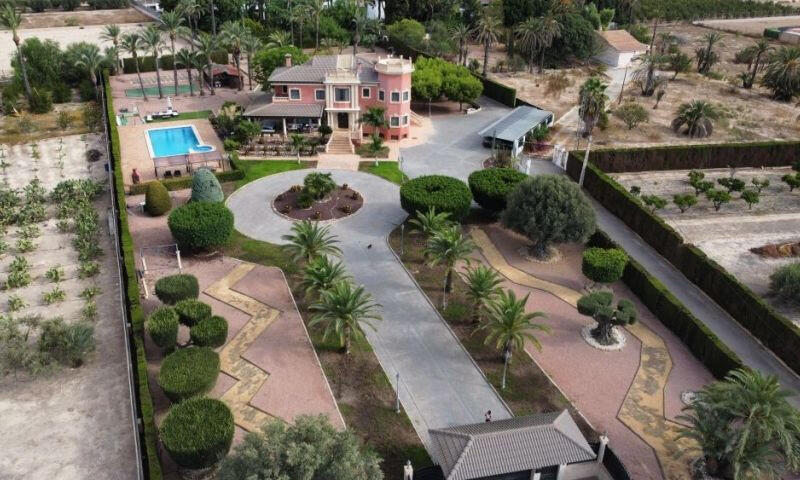 6 спальная комната вилла продается