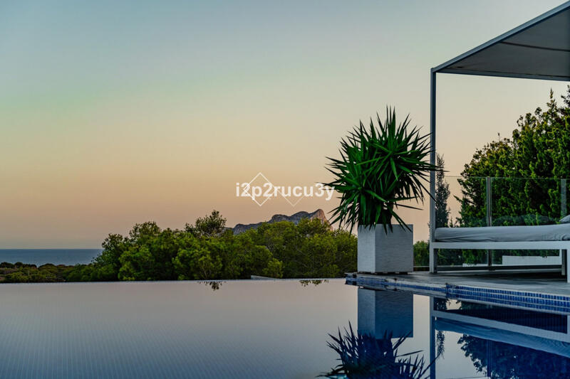 5 bedroom Villa for sale