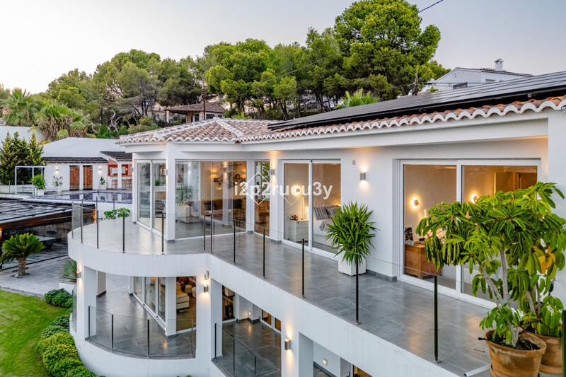 5 bedroom Villa for sale