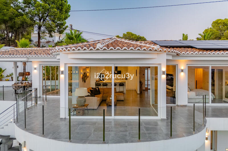 5 bedroom Villa for sale