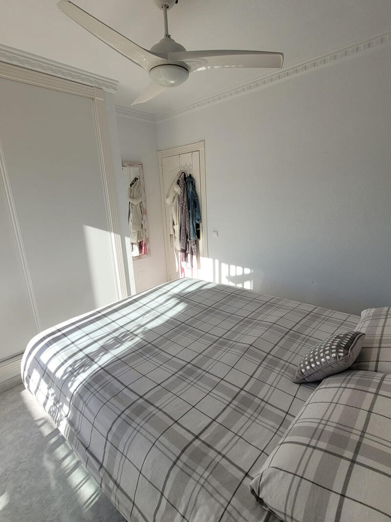 2 slaapkamer Gezinswoning Te koop 2 slaapkamer Gezinswoning Te koop