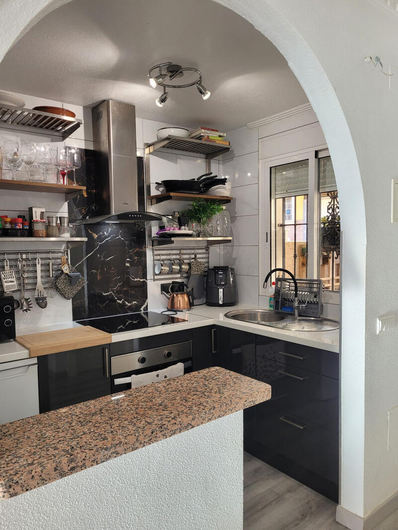 2 slaapkamer Gezinswoning Te koop 2 slaapkamer Gezinswoning Te koop