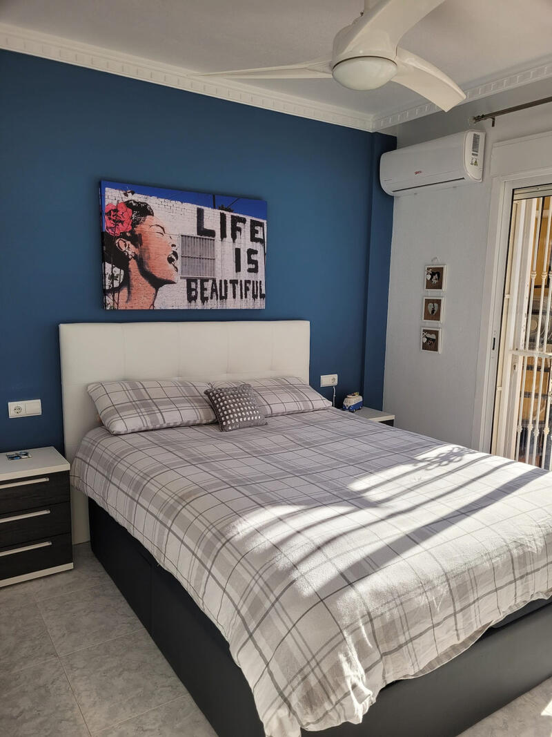 2 slaapkamer Gezinswoning Te koop 2 slaapkamer Gezinswoning Te koop