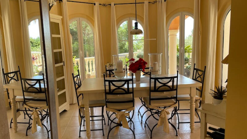 4 bedroom Villa for sale