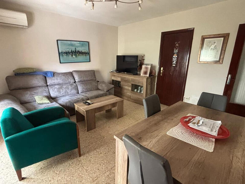 4 bedroom Apartment for sale