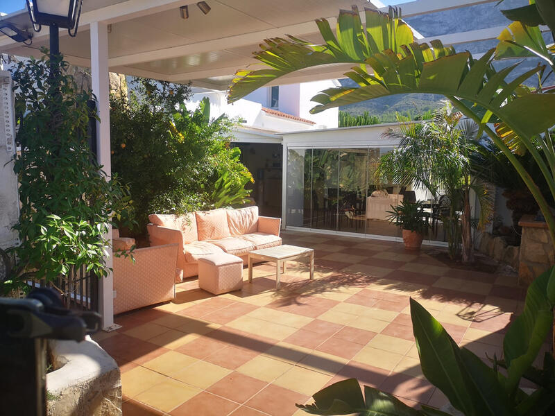 9 bedroom Villa for sale