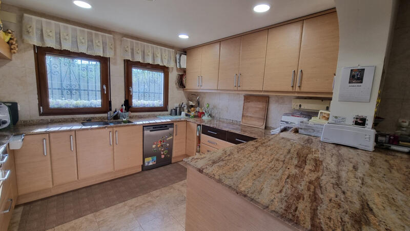 4 Schlafzimmer Villa zu verkaufen 4 Schlafzimmer Villa zu verkaufen