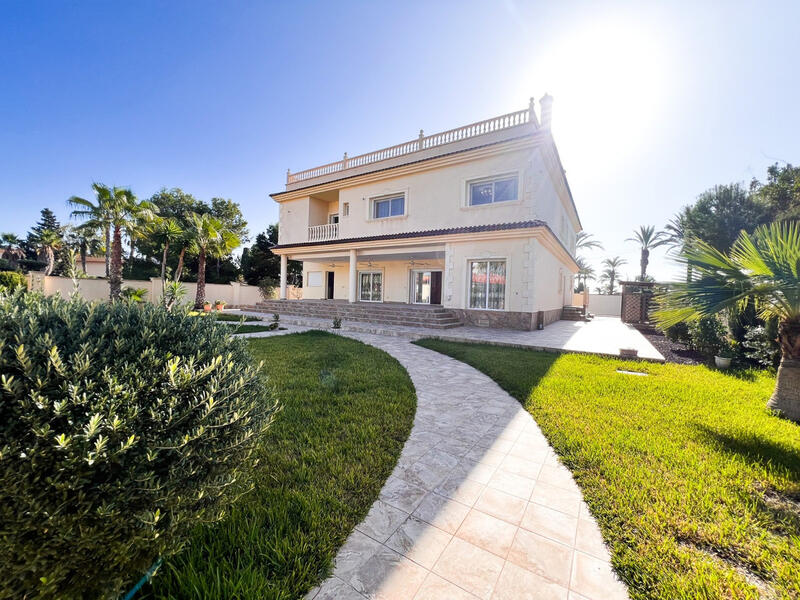 11 soveværelse Villa til salg