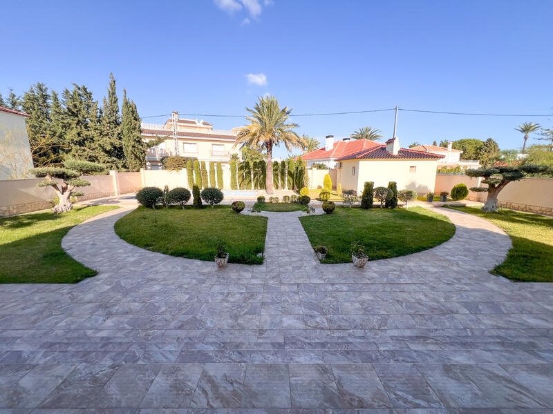 11 soveværelse Villa til salg