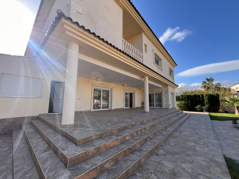 11 soveværelse Villa til salg