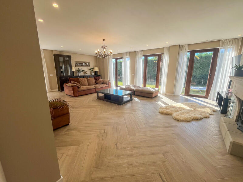 4 bedroom Villa for sale