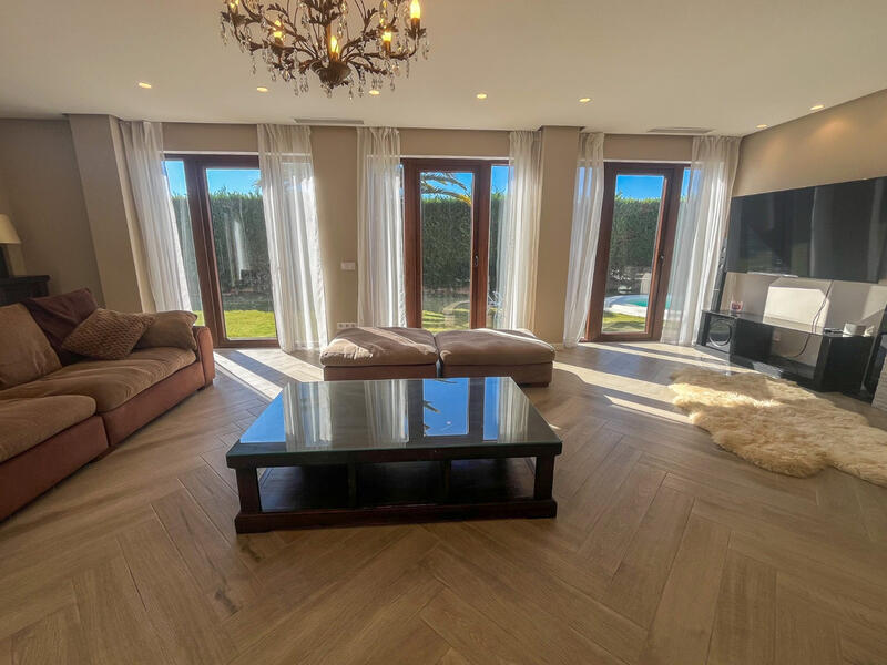 4 bedroom Villa for sale