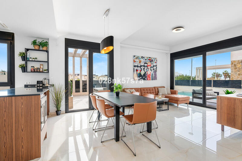 4 Cuarto Villa en venta