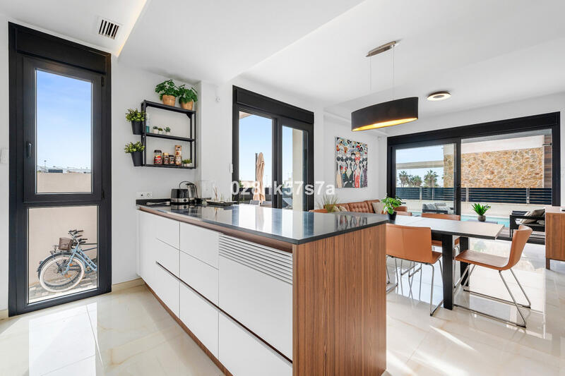 4 Cuarto Villa en venta