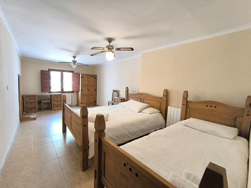 13 bedroom Villa for sale