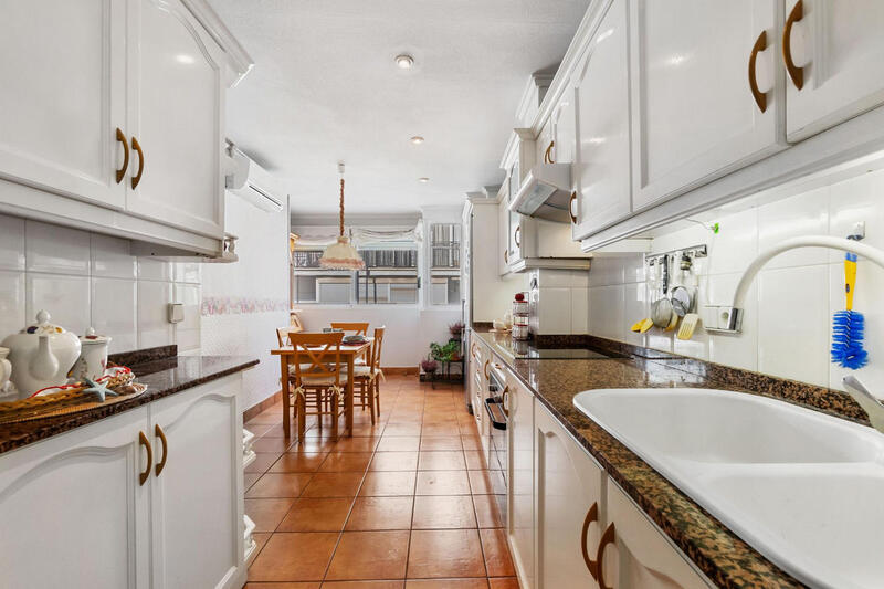 4 bedroom Apartment for sale