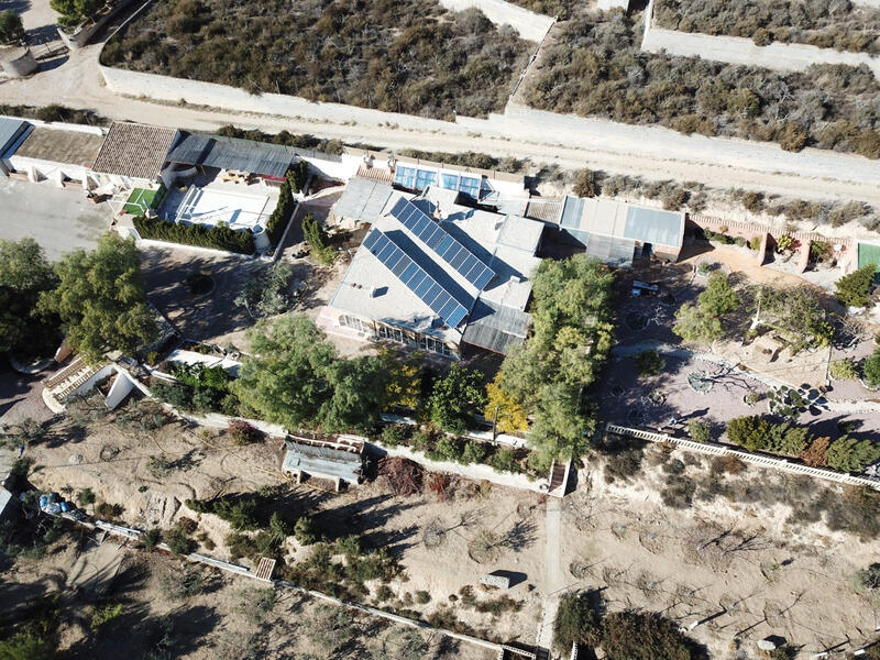 5 bedroom Country House for sale