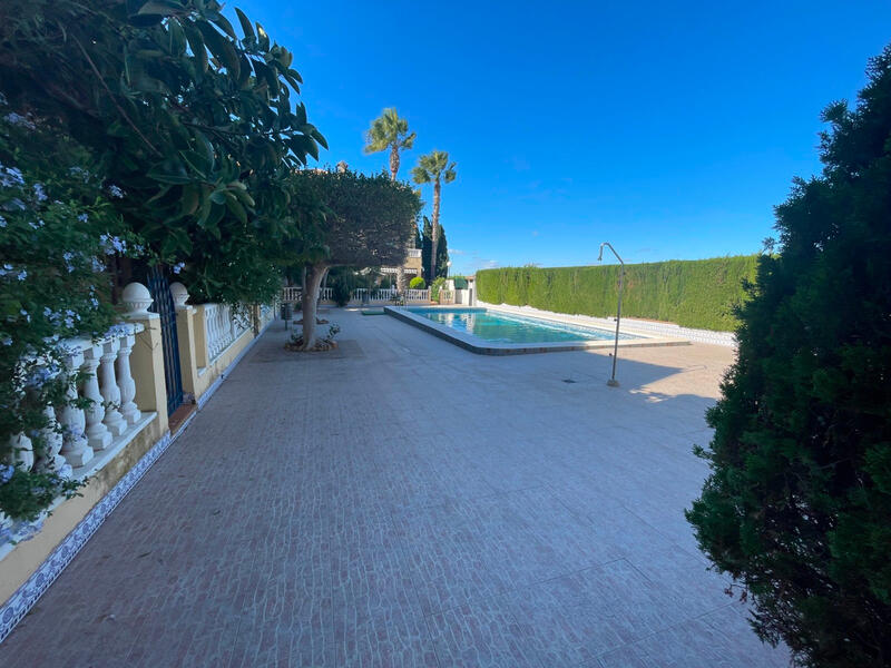 4 Cuarto Villa en venta