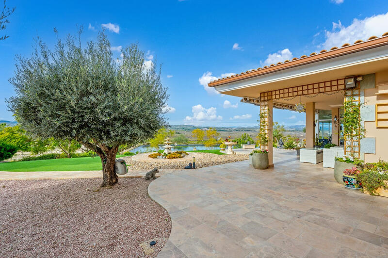 4 Schlafzimmer Landhaus zu verkaufen