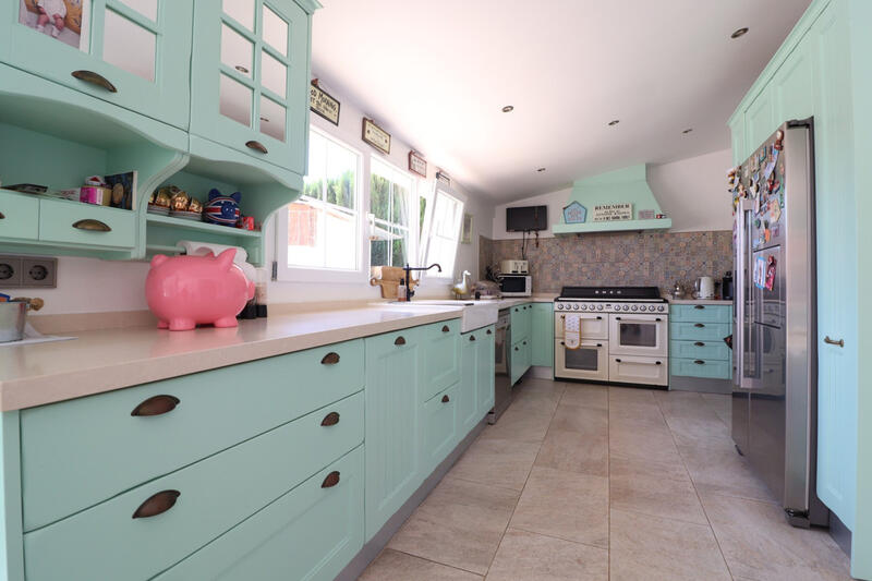 6 спальная комната вилла продается