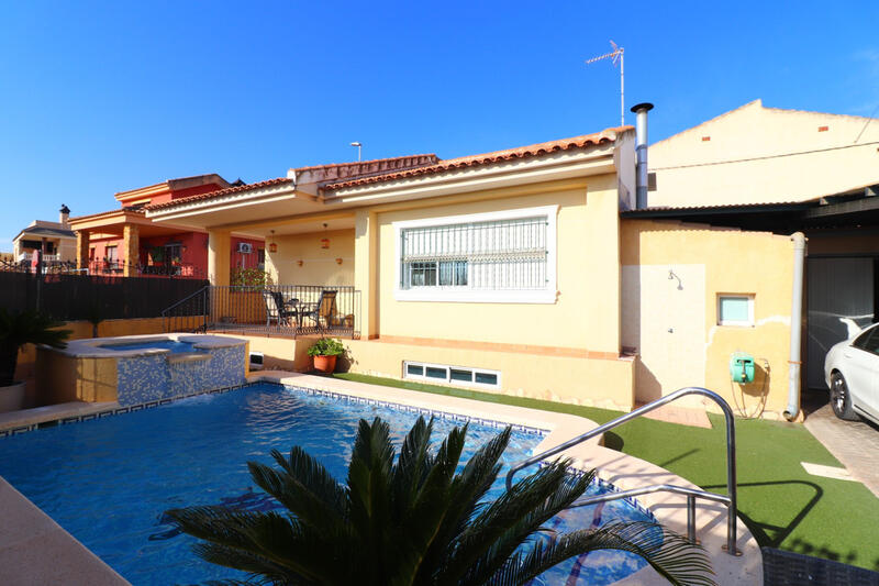Villa à vendre dans Almoradí, Alicante