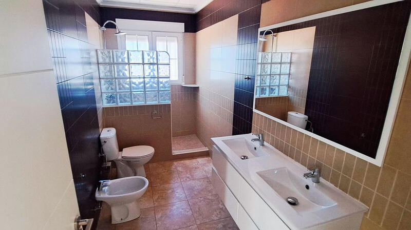 5 bedroom Villa for sale