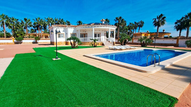 Villa en venta en Catral, Alicante