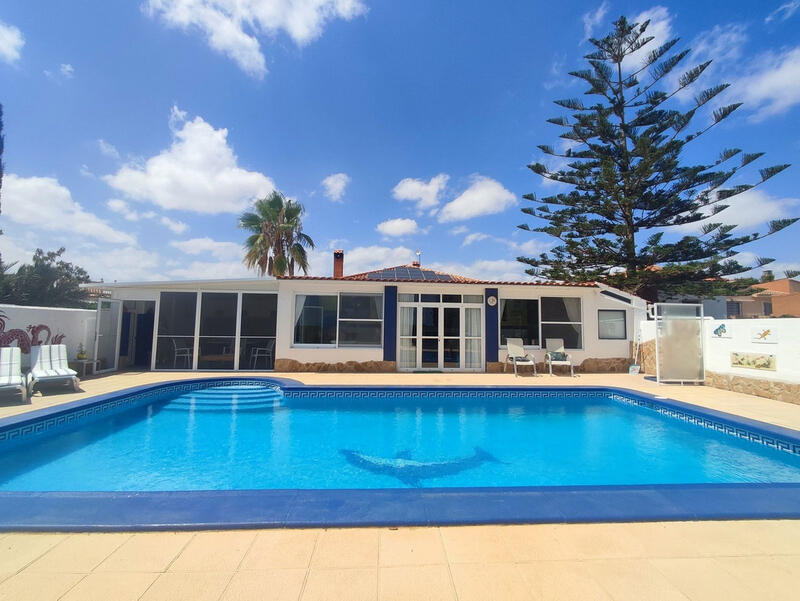 Villa for sale in Torre Pacheco, Murcia