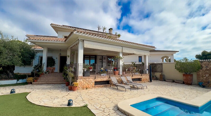 Villa for sale in Campoamor, Alicante