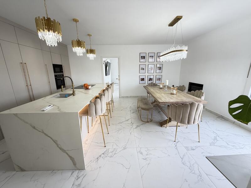 6 slaapkamer Villa Te koop 6 slaapkamer Villa Te koop