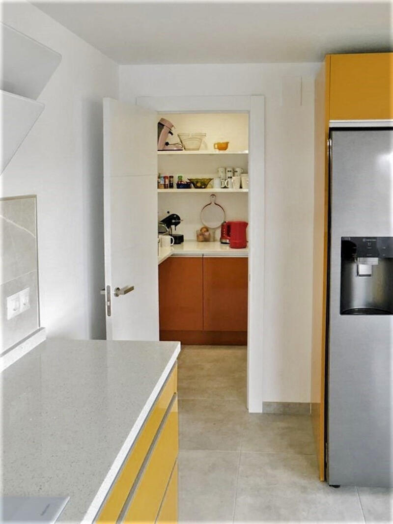 4 bedroom Apartment for sale