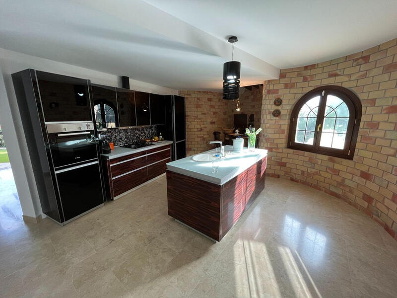 4 Cuarto Villa en venta