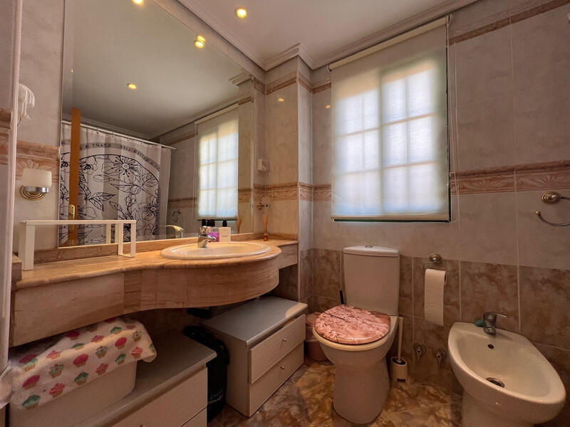 8 Cuarto Villa en venta